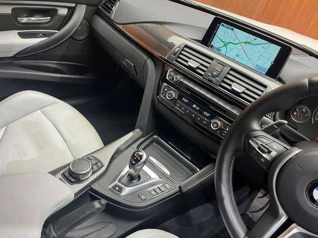 ＢＭＷ Ｍ３ 千葉県 2016(平28)年 2.6万km ミネラルホワイト 白革　/ｈａｒｍａｎｋａｒｄｏｎサウンド　/アダプティブＭサスペンション　/クルコン　/ナビ　/ＴＶ　/Ｂｌｕｅｔｏｏｔｈ接続　/Ｂカメラ　/シートヒーター　/電動シート　/衝突軽減Ｂ　/ＬＫＡ　/ＢＳＭ　/ＥＴＣ　/禁煙車