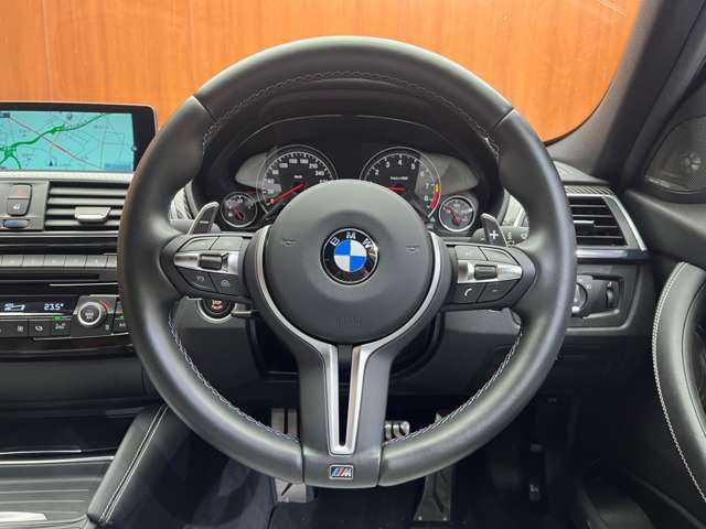 ＢＭＷ Ｍ３ 千葉県 2016(平28)年 2.6万km ミネラルホワイト 白革　/ｈａｒｍａｎｋａｒｄｏｎサウンド　/アダプティブＭサスペンション　/クルコン　/ナビ　/ＴＶ　/Ｂｌｕｅｔｏｏｔｈ接続　/Ｂカメラ　/シートヒーター　/電動シート　/衝突軽減Ｂ　/ＬＫＡ　/ＢＳＭ　/ＥＴＣ　/禁煙車