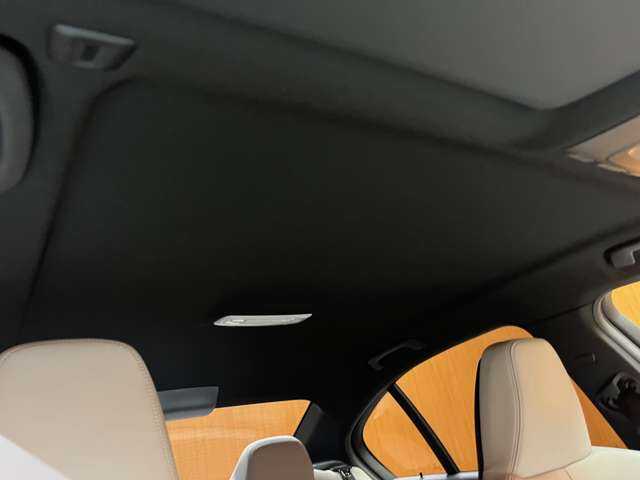 ＢＭＷ Ｍ３ 千葉県 2016(平28)年 2.6万km ミネラルホワイト 白革　/ｈａｒｍａｎｋａｒｄｏｎサウンド　/アダプティブＭサスペンション　/クルコン　/ナビ　/ＴＶ　/Ｂｌｕｅｔｏｏｔｈ接続　/Ｂカメラ　/シートヒーター　/電動シート　/衝突軽減Ｂ　/ＬＫＡ　/ＢＳＭ　/ＥＴＣ　/禁煙車
