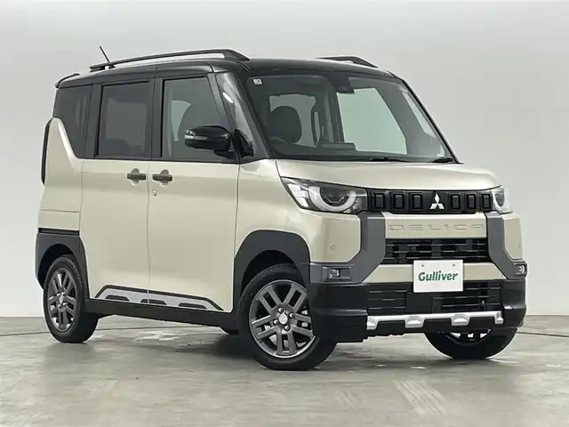 三菱 デリカミニ T プレミアム 福島県 2025(令7)年 0.1万km未満 ナチュラルアイボリーメタリック 登録済み未使用車/純正ポータブルナビゲーション/【Am/FM/USB/HDMI/Bluetooth/AppleCarPlay】/・全方位カメラ/・デジタルインナーミラー/衝突軽減ブレーキ/レーンキープアシスト/車線逸脱警報装置/アダプティブクルーズコントロール/前後コーナーセンサー/ルーフレール/4WD/ターボ/電子パーキングブレーキ/・ブレーキオートホールド/LEDヘッドライト/・LEDフロントフォグライト/・オートライト/両側パワースライドドア/ハーフレザーシート/・運転席＋助手席シートヒーター/ステアリングスイッチ/・ステアリングヒーター/純正15インチアルミホイール/電動格納ウィンカーミラー/アイドリングストップ/ABS/横滑り防止装置/盗難防止装置/ダウンヒルアシスト/プッシュスタート/・スマートキー/・スペアキー/取扱説明書