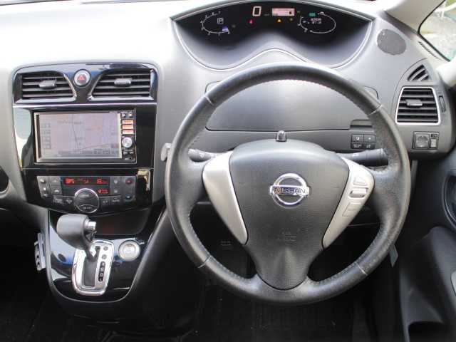 日産 セレナ ハイウェイS G Sハイブリッド 千葉県 2014(平26)年 6.1万km 茶 純正ナビ/AM/FM/Ｂｌｕｅｔｏｏｔｈ/ＣＤ/ＤＶＤ再生/後席フリップダウンモニター/両側パワースライドドア/ＥＴＣ/レーンキープアシスト/HIDヘッドライト/フォグランプ/オートライト/スマートキー/スペアキー（スマートキー）/ウインカーミラー /取扱説明書/保証書