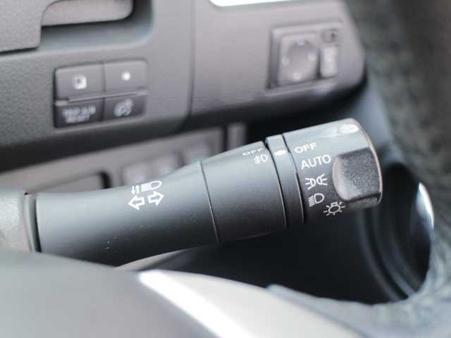 日産 セレナ ハイウェイS G Sハイブリッド 千葉県 2014(平26)年 6.1万km 茶 純正ナビ/AM/FM/Ｂｌｕｅｔｏｏｔｈ/ＣＤ/ＤＶＤ再生/後席フリップダウンモニター/両側パワースライドドア/ＥＴＣ/レーンキープアシスト/HIDヘッドライト/フォグランプ/オートライト/スマートキー/スペアキー（スマートキー）/ウインカーミラー /取扱説明書/保証書