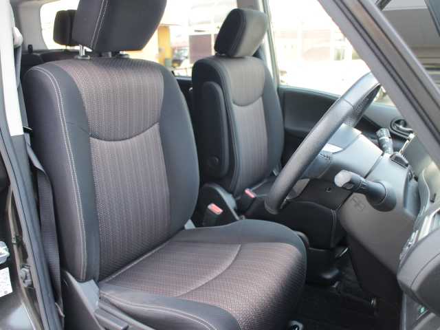 日産 セレナ ハイウェイS G Sハイブリッド 千葉県 2014(平26)年 6.1万km 茶 純正ナビ/AM/FM/Ｂｌｕｅｔｏｏｔｈ/ＣＤ/ＤＶＤ再生/後席フリップダウンモニター/両側パワースライドドア/ＥＴＣ/レーンキープアシスト/HIDヘッドライト/フォグランプ/オートライト/スマートキー/スペアキー（スマートキー）/ウインカーミラー /取扱説明書/保証書