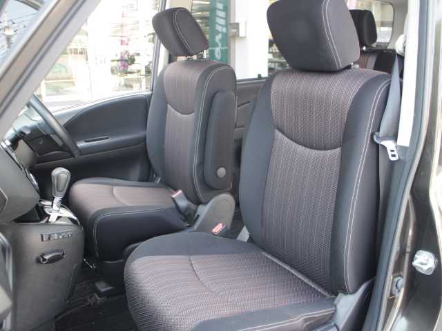 日産 セレナ ハイウェイS G Sハイブリッド 千葉県 2014(平26)年 6.1万km 茶 純正ナビ/AM/FM/Ｂｌｕｅｔｏｏｔｈ/ＣＤ/ＤＶＤ再生/後席フリップダウンモニター/両側パワースライドドア/ＥＴＣ/レーンキープアシスト/HIDヘッドライト/フォグランプ/オートライト/スマートキー/スペアキー（スマートキー）/ウインカーミラー /取扱説明書/保証書