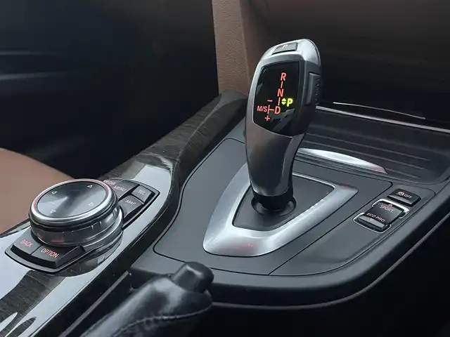 ＢＭＷ ３２０ｄ ラグジュアリー 静岡県 2015(平27)年 10.1万km ミネラルグレー インテリジェントセーフティ /衝突軽減ブレーキ車線逸脱警告/アクティブクルーズコントロール/ブラウンレザーシート シートヒーター /前席パワーシート/コンフォートアクセス/リヤガラスフィルム施工/レインセンサー /ミラー一体型ETC