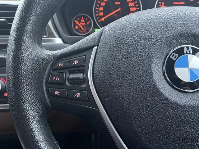 ＢＭＷ ３２０ｄ ラグジュアリー 静岡県 2015(平27)年 10.1万km ミネラルグレー インテリジェントセーフティ /衝突軽減ブレーキ車線逸脱警告/アクティブクルーズコントロール/ブラウンレザーシート シートヒーター /前席パワーシート/コンフォートアクセス/リヤガラスフィルム施工/レインセンサー /ミラー一体型ETC