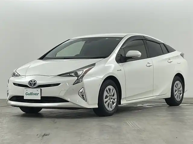 トヨタ プリウス Sセーフティプラス 福島県 2018(平30)年 4.7万km ホワイトパールクリスタルシャイン トヨタセーフティセンス/・プリクラッシュセーフティ/・レーンディパーチャーアラート/・コーナーセンサー/・オートマチックハイビーム/純正ナビ/・型番：NSZT-W66T/・フルセグTV/Bluetooth/CD/DVD/・バックカメラ/・ETC/・ドライブレコーダー/アイドリングストップ/クルーズコントロール/パーキングアシスト/革巻きステアリング/・ステアリングリモコン/プッシュスタート/・スマートキー/LEDヘッドライト/・オートライト/・フォグライト/純正フロアマット/ドアバイザー