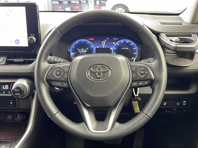 トヨタ ＲＡＶ４ G 岐阜県 2023(令5)年 1.2万km プラチナホワイトパールマイカ トヨタセーフティセンス/・プリクラッシュセーフティ/・リアクロストラフィックアラート（RCTA）/・レーンチェンジアシスト/・レーダークルーズコントロール/・オートマチックハイビーム（AHB）/・ロードサインアシスト（RSA）/パーキングアシスト/パーキングサポートブレーキ/ブラインドスポットモニター/アラウンドビューモニター/録画機能付きデジタルインナーミラー/純正ディスプレイオーディオ/Bluetooth/フルセグTV/USB/パワーバックドア/パワーシート（運転席）/レザーシート/シートヒーター/ステアリングヒーター/革ステアリング/ステアリングスイッチ/スマートキー/プッシュスタート/スペアキー/純正アルミホイール/純正フロアマット/純正ドアバイザー/ETC2.0