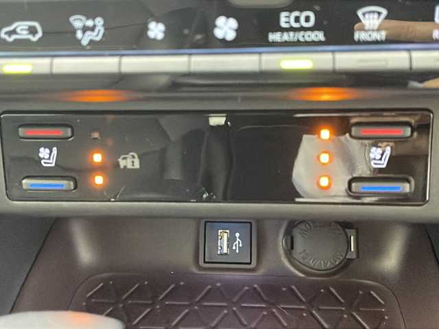 トヨタ ＲＡＶ４ G 岐阜県 2023(令5)年 1.2万km プラチナホワイトパールマイカ トヨタセーフティセンス/・プリクラッシュセーフティ/・リアクロストラフィックアラート（RCTA）/・レーンチェンジアシスト/・レーダークルーズコントロール/・オートマチックハイビーム（AHB）/・ロードサインアシスト（RSA）/パーキングアシスト/パーキングサポートブレーキ/ブラインドスポットモニター/アラウンドビューモニター/録画機能付きデジタルインナーミラー/純正ディスプレイオーディオ/Bluetooth/フルセグTV/USB/パワーバックドア/パワーシート（運転席）/レザーシート/シートヒーター/ステアリングヒーター/革ステアリング/ステアリングスイッチ/スマートキー/プッシュスタート/スペアキー/純正アルミホイール/純正フロアマット/純正ドアバイザー/ETC2.0