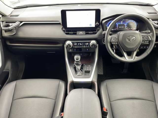 トヨタ ＲＡＶ４ G 岐阜県 2023(令5)年 1.2万km プラチナホワイトパールマイカ トヨタセーフティセンス/・プリクラッシュセーフティ/・リアクロストラフィックアラート（RCTA）/・レーンチェンジアシスト/・レーダークルーズコントロール/・オートマチックハイビーム（AHB）/・ロードサインアシスト（RSA）/パーキングアシスト/パーキングサポートブレーキ/ブラインドスポットモニター/アラウンドビューモニター/録画機能付きデジタルインナーミラー/純正ディスプレイオーディオ/Bluetooth/フルセグTV/USB/パワーバックドア/パワーシート（運転席）/レザーシート/シートヒーター/ステアリングヒーター/革ステアリング/ステアリングスイッチ/スマートキー/プッシュスタート/スペアキー/純正アルミホイール/純正フロアマット/純正ドアバイザー/ETC2.0