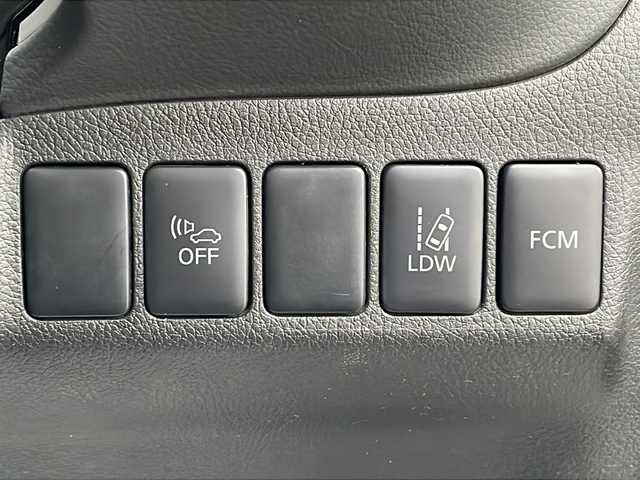 三菱 アウトランダー ＰＨＥＶ G セーフティパッケージ 道北・旭川 2013(平25)年 8.3万km シルキーホワイト ワンオーナー/e-Assist/　レーダークルーズコントロール・衝突軽減ブレーキ/　前後誤発進抑制機能・レーンチェンジアシスト/　LDW・制限速度表示機能/社外ＳＤナビ/　フルセグ・ＤＶＤ・ＣＤ・USB/サンルーフ/バックカメラ/ハーフレザーシート/前席シートヒーター/パドルシフト/ステアリングリモコン/キセノンヘッドライト/新車時保証書・取説/スペアキー
