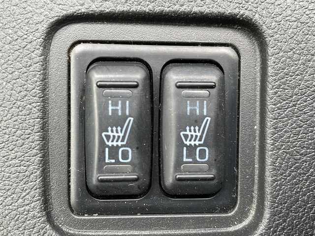 三菱 アウトランダー ＰＨＥＶ G セーフティパッケージ 道北・旭川 2013(平25)年 8.3万km シルキーホワイト ワンオーナー/e-Assist/　レーダークルーズコントロール・衝突軽減ブレーキ/　前後誤発進抑制機能・レーンチェンジアシスト/　LDW・制限速度表示機能/社外ＳＤナビ/　フルセグ・ＤＶＤ・ＣＤ・USB/サンルーフ/バックカメラ/ハーフレザーシート/前席シートヒーター/パドルシフト/ステアリングリモコン/キセノンヘッドライト/新車時保証書・取説/スペアキー