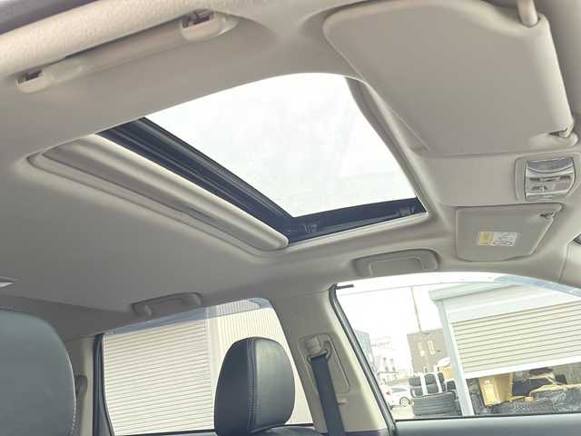 三菱 アウトランダー ＰＨＥＶ G セーフティパッケージ 道北・旭川 2013(平25)年 8.3万km シルキーホワイト ワンオーナー/e-Assist/　レーダークルーズコントロール・衝突軽減ブレーキ/　前後誤発進抑制機能・レーンチェンジアシスト/　LDW・制限速度表示機能/社外ＳＤナビ/　フルセグ・ＤＶＤ・ＣＤ・USB/サンルーフ/バックカメラ/ハーフレザーシート/前席シートヒーター/パドルシフト/ステアリングリモコン/キセノンヘッドライト/新車時保証書・取説/スペアキー
