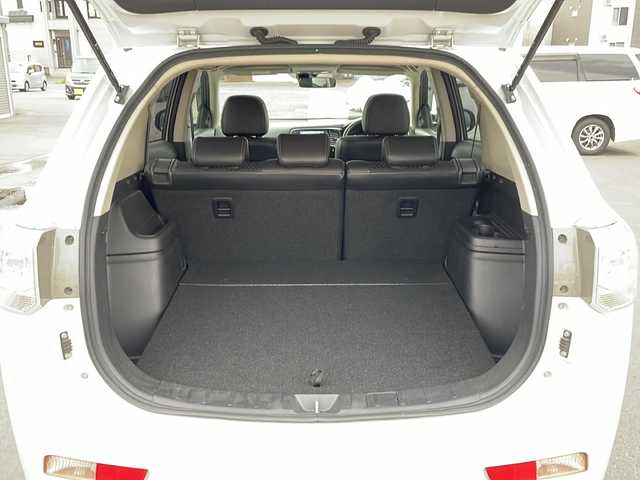 三菱 アウトランダー ＰＨＥＶ G セーフティパッケージ 道北・旭川 2013(平25)年 8.3万km シルキーホワイト ワンオーナー/e-Assist/　レーダークルーズコントロール・衝突軽減ブレーキ/　前後誤発進抑制機能・レーンチェンジアシスト/　LDW・制限速度表示機能/社外ＳＤナビ/　フルセグ・ＤＶＤ・ＣＤ・USB/サンルーフ/バックカメラ/ハーフレザーシート/前席シートヒーター/パドルシフト/ステアリングリモコン/キセノンヘッドライト/新車時保証書・取説/スペアキー