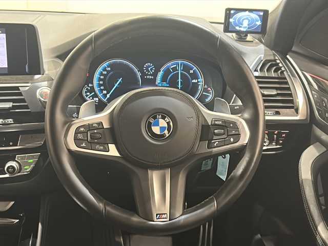 ＢＭＷ Ｘ４ xDrive 30i Mスポーツ 新潟県 2018(平30)年 4.6万km サファイアブラックP ドライビングアシストプラス/・ACC/アクティブクルーズコントロール/・レーンディパーチャーウォーニング/・レーンチェンジウォーニング/・衝突回避/被害軽減ブレーキ/パーキングアシストプラス/・パーク・ディスタンス・コントロール/・パーキング・アシスト/・360°カメラ/BMWライブコクピット/・HDDナビゲーション/CD/DVD/Bluetooth/USB/AUX/フルセグTV/レザーシート/フロントパワーシート（運転席メモリー付）/全席シートヒーター/フロントベンチレーション/フロント電動ランバーサポート/ヘッドアップディスプレイ/パドルシフト/ワイヤレスチャージング/ドライブレコーダー/GPSレーダー/オートマチックテールゲート/純正20インチAW/ドアバイザー