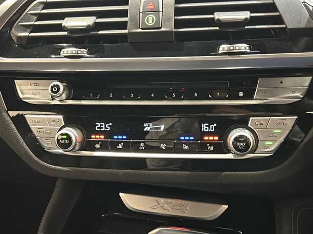 ＢＭＷ Ｘ４ xDrive 30i Mスポーツ 新潟県 2018(平30)年 4.6万km サファイアブラックP ドライビングアシストプラス/・ACC/アクティブクルーズコントロール/・レーンディパーチャーウォーニング/・レーンチェンジウォーニング/・衝突回避/被害軽減ブレーキ/パーキングアシストプラス/・パーク・ディスタンス・コントロール/・パーキング・アシスト/・360°カメラ/BMWライブコクピット/・HDDナビゲーション/CD/DVD/Bluetooth/USB/AUX/フルセグTV/レザーシート/フロントパワーシート（運転席メモリー付）/全席シートヒーター/フロントベンチレーション/フロント電動ランバーサポート/ヘッドアップディスプレイ/パドルシフト/ワイヤレスチャージング/ドライブレコーダー/GPSレーダー/オートマチックテールゲート/純正20インチAW/ドアバイザー
