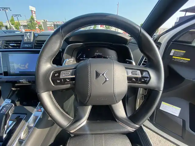 ＤＳオートモビル ＤＳ７ クロスバック グランシック ブルーHDi 福岡県 2020(令2)年 6万km パール ・サンルーフ/・アクティブクルーズコントロール/・純正メモリーナビ/USB/Bluetooth/iPod/AppleCarPlay/・全方位カメラ/・黒革シート/シートヒーター/・社外前後ドライブレコーダー/・フルセグ/・社外ETC/・純正20AW/・プッシュスタート/・パーキングアシスト/・アイドリングストップ/・スマートキー/・スペアキー/・パワーシート/・レーンキープアシスト/・オートライト/・LEDライト/・ワイヤレス充電/・保証書/・取扱説明書