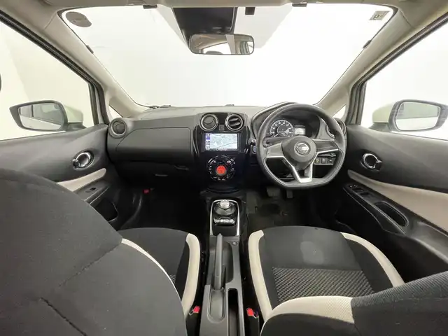 日産 ノート e－パワー X FOUR 道央・札幌 2019(令1)年 5.5万km ブリリアントホワイトパール ・４WD/・純正ナビ/　CD/DVD/BT/SD/フルセグ/・バックカメラ/・ETC/・エマージェンシーブレーキ/・レーンキープアシスト/・クリアランスソナー/・ライトレベライザー/・プッシュスタート/・スマートキー/・純正フロアマット/・ドアバイザー/・社外AW付スタッドレス(185/65/R15)
