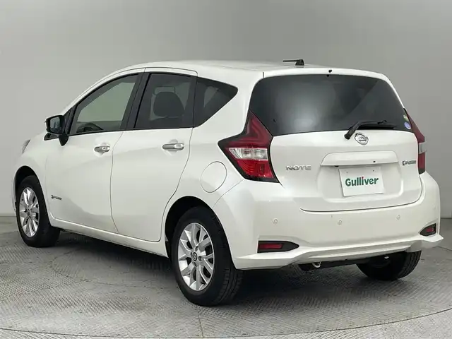 日産 ノート e－パワー X FOUR 道央・札幌 2019(令1)年 5.5万km ブリリアントホワイトパール ・４WD/・純正ナビ/　CD/DVD/BT/SD/フルセグ/・バックカメラ/・ETC/・エマージェンシーブレーキ/・レーンキープアシスト/・クリアランスソナー/・ライトレベライザー/・プッシュスタート/・スマートキー/・純正フロアマット/・ドアバイザー/・社外AW付スタッドレス(185/65/R15)