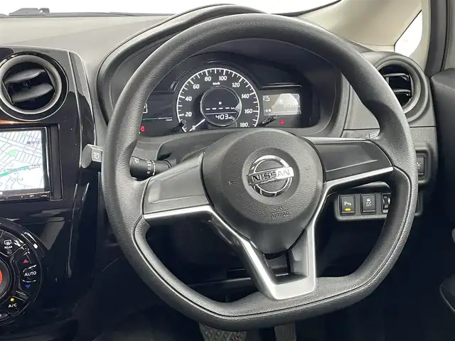 日産 ノート e－パワー X FOUR 道央・札幌 2019(令1)年 5.5万km ブリリアントホワイトパール ・４WD/・純正ナビ/　CD/DVD/BT/SD/フルセグ/・バックカメラ/・ETC/・エマージェンシーブレーキ/・レーンキープアシスト/・クリアランスソナー/・ライトレベライザー/・プッシュスタート/・スマートキー/・純正フロアマット/・ドアバイザー/・社外AW付スタッドレス(185/65/R15)
