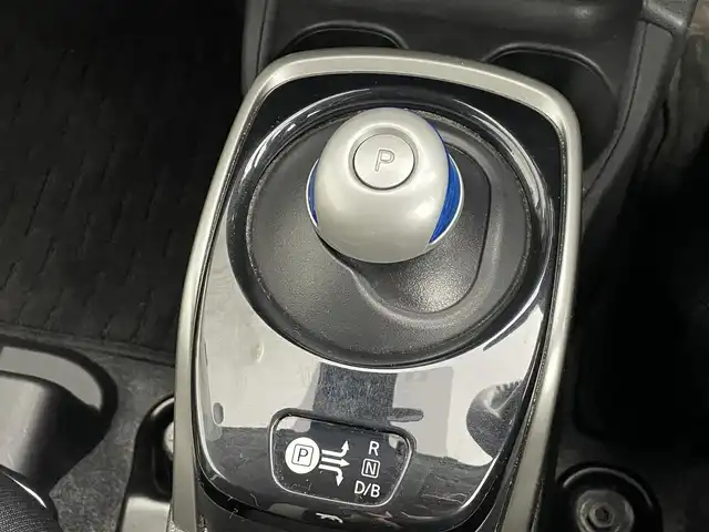 日産 ノート e－パワー X FOUR 道央・札幌 2019(令1)年 5.5万km ブリリアントホワイトパール ・４WD/・純正ナビ/　CD/DVD/BT/SD/フルセグ/・バックカメラ/・ETC/・エマージェンシーブレーキ/・レーンキープアシスト/・クリアランスソナー/・ライトレベライザー/・プッシュスタート/・スマートキー/・純正フロアマット/・ドアバイザー/・社外AW付スタッドレス(185/65/R15)