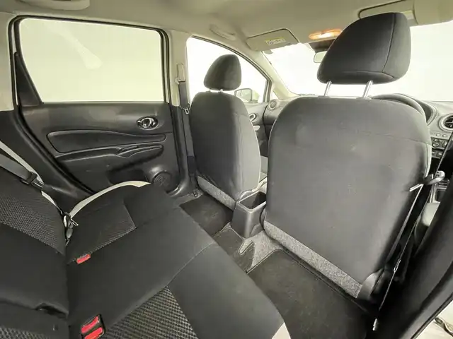 日産 ノート e－パワー X FOUR 道央・札幌 2019(令1)年 5.5万km ブリリアントホワイトパール ・４WD/・純正ナビ/　CD/DVD/BT/SD/フルセグ/・バックカメラ/・ETC/・エマージェンシーブレーキ/・レーンキープアシスト/・クリアランスソナー/・ライトレベライザー/・プッシュスタート/・スマートキー/・純正フロアマット/・ドアバイザー/・社外AW付スタッドレス(185/65/R15)