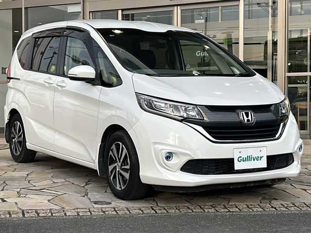 ホンダ フリード＋ G ホンダセンシング 静岡県 2018(平30)年 6.7万km ホワイトオーキッドパール 純正ナビ/・CD/・DVD/・Bluetooth/・SD/・FM/AM/・フルセグTV/ホンダセンシング/●衝突軽減ブレーキ〈CMBS〉/●誤発進抑制機能/●ACC〈アダプティブ・クルーズ・コントロール〉/●LKAS〈車線維持支援システム〉/●歩行者事故低減ステアリング/●路外逸脱抑制機能/●先行車発進お知らせ機能/●標識認識機能/主要装備/・バックカメラ/・両側パワースライドドア/・ドライブレコーダー/・ハーフレザーシート/(Sパッケージ専用インテリア)/・アイドリングストップ/・ＥＴＣ/・ＬＥＤヘッドライト/・アクティブコーナリングライト/・本革巻ステアリング/・純正15インチアルミ