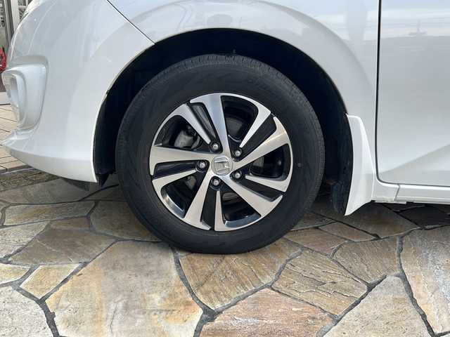 ホンダ フリード＋ G ホンダセンシング 静岡県 2018(平30)年 6.7万km ホワイトオーキッドパール 純正ナビ/・CD/・DVD/・Bluetooth/・SD/・FM/AM/・フルセグTV/ホンダセンシング/●衝突軽減ブレーキ〈CMBS〉/●誤発進抑制機能/●ACC〈アダプティブ・クルーズ・コントロール〉/●LKAS〈車線維持支援システム〉/●歩行者事故低減ステアリング/●路外逸脱抑制機能/●先行車発進お知らせ機能/●標識認識機能/主要装備/・バックカメラ/・両側パワースライドドア/・ドライブレコーダー/・ハーフレザーシート/(Sパッケージ専用インテリア)/・アイドリングストップ/・ＥＴＣ/・ＬＥＤヘッドライト/・アクティブコーナリングライト/・本革巻ステアリング/・純正15インチアルミ