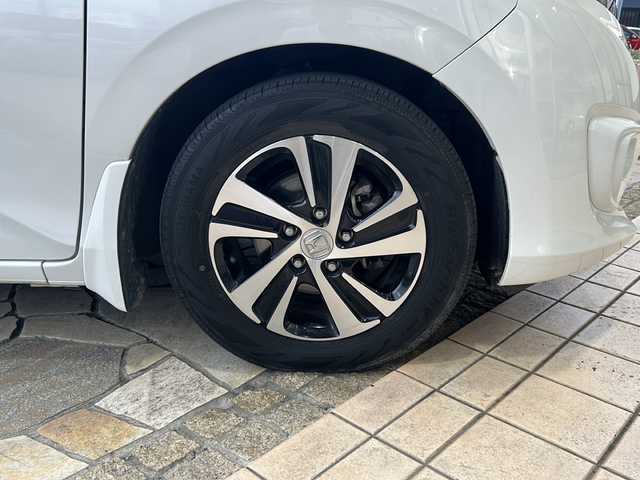 ホンダ フリード＋ G ホンダセンシング 静岡県 2018(平30)年 6.7万km ホワイトオーキッドパール 純正ナビ/・CD/・DVD/・Bluetooth/・SD/・FM/AM/・フルセグTV/ホンダセンシング/●衝突軽減ブレーキ〈CMBS〉/●誤発進抑制機能/●ACC〈アダプティブ・クルーズ・コントロール〉/●LKAS〈車線維持支援システム〉/●歩行者事故低減ステアリング/●路外逸脱抑制機能/●先行車発進お知らせ機能/●標識認識機能/主要装備/・バックカメラ/・両側パワースライドドア/・ドライブレコーダー/・ハーフレザーシート/(Sパッケージ専用インテリア)/・アイドリングストップ/・ＥＴＣ/・ＬＥＤヘッドライト/・アクティブコーナリングライト/・本革巻ステアリング/・純正15インチアルミ