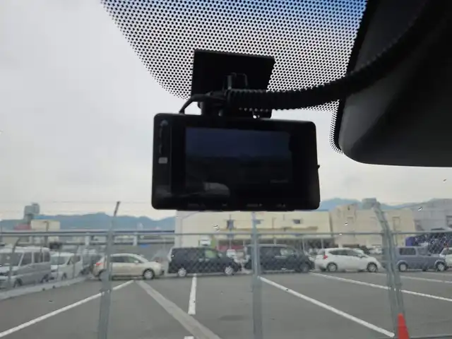 トヨタ アルファード X 香川県 2019(平31)年 4.6万km ホワイトパールクリスタルシャイン 〇社外９インチナビ/〇フルセグTV/〇Bluetooth/〇バックカメラ/〇ビルトインETC/〇ドライブレコーダー/〇パワースライドドア（両側）/○セーフティセンス/・プリクラッシュセーフティ/・ロードサインアシスト/・レーダークルーズコントロール/・レーントレーシングアシスト/・オートマチックハイビーム/○クリアランスソナー/バックソナー/〇LEDヘッドランプ/〇オートライト/〇フォグランプ/〇純正16インチアルミ/〇革巻きステアリングホイール/〇前後左右独立温度調整オートエアコン/〇スマートエントリー/〇禁煙車