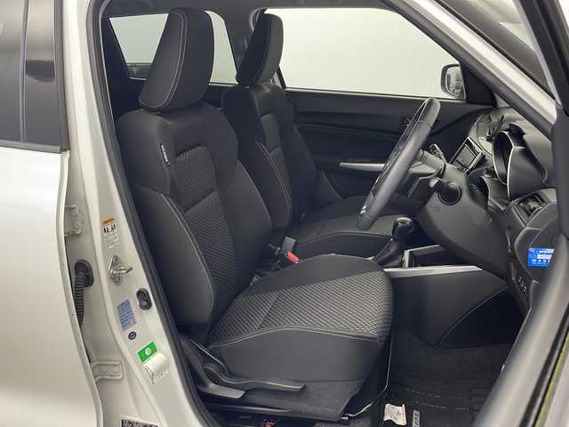 スズキ スイフト HYBRID RS 新潟県 2017(平29)年 3.3万km ピュアホワイトP ディーラー純正ストラーダ8インチナビ/(CN-RZ82)/(CD.DVD.SD.フルセグ.Bluetooth)/バックカメラ/レーダーブレーキサポート/レーダークルーズコントロール/レーンキープアシスト/革巻きステアリング/ステアリングリモコン/パドルシフト/LEDオートライト/前後フォグランプ/電動格納ウィンカーミラー/運転席シートヒーター/プッシュスタート/スマートキー×2/純正フロアマット