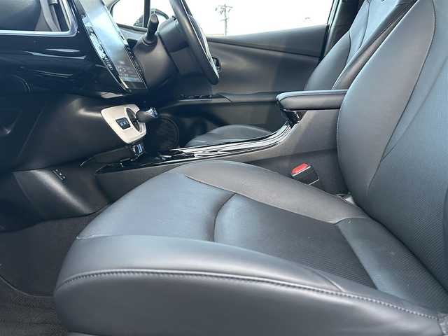 トヨタ プリウス ＰＨＶ A プレミアム 広島県 2018(平30)年 5.6万km ホワイトパールクリスタルシャイン ワンオーナー/衝突軽減ブレーキ/純正ナビ/地デジTV/・Bluetooth/純正USB・AUX端子/バックカメラ/シンプルインテリジェントパーキングアシスト【S-IPA】/レーンディパーチャーアラート/ヘッドアップディスプレイ【HUD】/ブラインドスポットモニター【BSM】/ステアリングヒーター/黒レザーシート/前席シートヒーター/運転席パワーシート/純正15インチアルミ/前後コーナーセンサー/LEDヘッドライト/ドライブレコーダー/オートマチックハイビーム/スマートキー/ETC2.0/充電ケーブル有り/保証書/取扱説明書/ナビ取扱説明書/純正フロアマット/スペアキー（スマートキー）