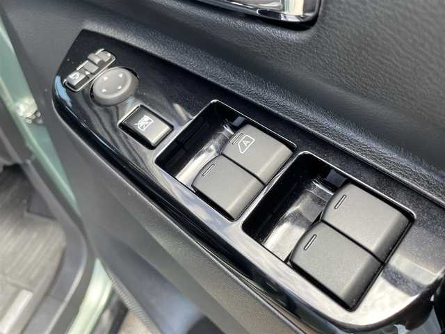 三菱 デリカミニ G プレミアム 石川県 2023(令5)年 1.6万km ＤグリーンＭ 純正9型ナビ/フルセグTV/アラウンドビューモニター/LEDヘッドライト/ETC/ドライブレコーダー/マイパイロット/スマートキー/プッシュスタート/シートヒーター/ハンドルヒーター/両側パワースライドドア/ABS/衝突軽減ブレーキ/純正アルミホイール/デジタルミラー/保証書