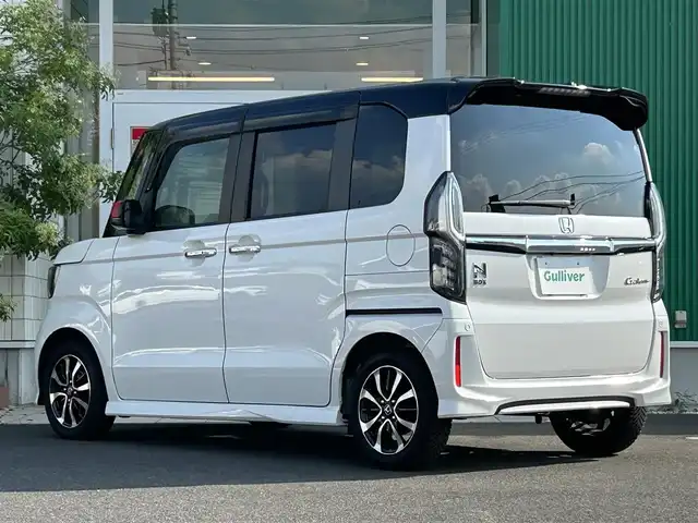 ホンダ Ｎ ＢＯＸ カスタム G L ホンダセンシング 岡山県 2020(令2)年 2.6万km プラチナホワイトパール 純正7インチナビ　VXM-204VFi/フルセグTV、CD、DVD、Bluetooth、AM、FM/バックカメラ/ビルトインETC/ロールサンシェード/LEDヘッドライト/オールシーズンタイヤ装着/前席シートヒーター/スマートキー/プッシュスタート/ホンダセンシング/レーダークルーズコントロール