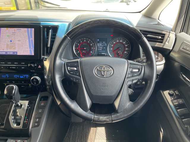 トヨタ アルファード S Cパッケージ 愛知県 2022(令4)年 4万km グラファイトM 衝突被害軽減システム/純正9インチディスプレイオーディオナビ（あり）/フリップダウンモニター/三眼LEDヘッドライト/両側パワースライドドア/レーダークルーズコントロール/シートヒーター/エアシート/フルセグTV/CD DVD/Bluetooth/バックカメラ/電動リアゲート/パワーシート/コーナーセンサー/純正アルミホイール/ETC2.0/ブラインドスポットモニター/ステアリングヒーター/インテリジェントミラー/リアオートエアコン/レーンキープアシスト/オートマチックハイビーム/ドライブレコーダー/ステアリングスイッチ/スマートキー/プッシュスタート