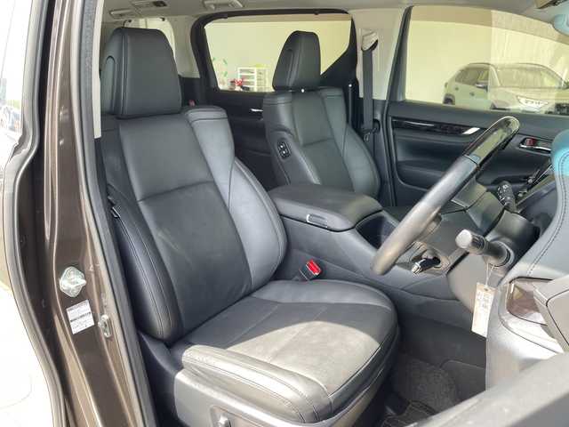 トヨタ アルファード S Cパッケージ 愛知県 2022(令4)年 4万km グラファイトM 衝突被害軽減システム/純正9インチディスプレイオーディオナビ（あり）/フリップダウンモニター/三眼LEDヘッドライト/両側パワースライドドア/レーダークルーズコントロール/シートヒーター/エアシート/フルセグTV/CD DVD/Bluetooth/バックカメラ/電動リアゲート/パワーシート/コーナーセンサー/純正アルミホイール/ETC2.0/ブラインドスポットモニター/ステアリングヒーター/インテリジェントミラー/リアオートエアコン/レーンキープアシスト/オートマチックハイビーム/ドライブレコーダー/ステアリングスイッチ/スマートキー/プッシュスタート