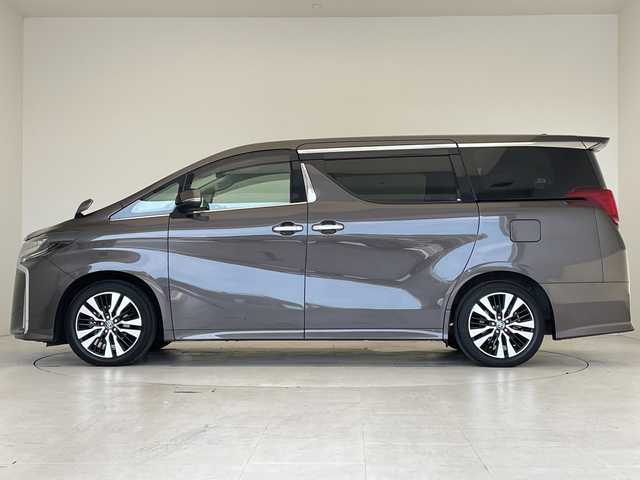 トヨタ アルファード S Cパッケージ 愛知県 2022(令4)年 4万km グラファイトM 衝突被害軽減システム/純正9インチディスプレイオーディオナビ（あり）/フリップダウンモニター/三眼LEDヘッドライト/両側パワースライドドア/レーダークルーズコントロール/シートヒーター/エアシート/フルセグTV/CD DVD/Bluetooth/バックカメラ/電動リアゲート/パワーシート/コーナーセンサー/純正アルミホイール/ETC2.0/ブラインドスポットモニター/ステアリングヒーター/インテリジェントミラー/リアオートエアコン/レーンキープアシスト/オートマチックハイビーム/ドライブレコーダー/ステアリングスイッチ/スマートキー/プッシュスタート