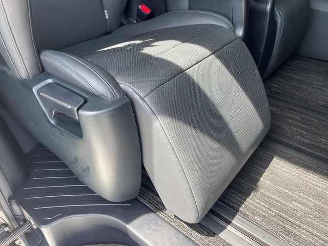 トヨタ アルファード S Cパッケージ 愛知県 2022(令4)年 4万km グラファイトM 衝突被害軽減システム/純正9インチディスプレイオーディオナビ（あり）/フリップダウンモニター/三眼LEDヘッドライト/両側パワースライドドア/レーダークルーズコントロール/シートヒーター/エアシート/フルセグTV/CD DVD/Bluetooth/バックカメラ/電動リアゲート/パワーシート/コーナーセンサー/純正アルミホイール/ETC2.0/ブラインドスポットモニター/ステアリングヒーター/インテリジェントミラー/リアオートエアコン/レーンキープアシスト/オートマチックハイビーム/ドライブレコーダー/ステアリングスイッチ/スマートキー/プッシュスタート