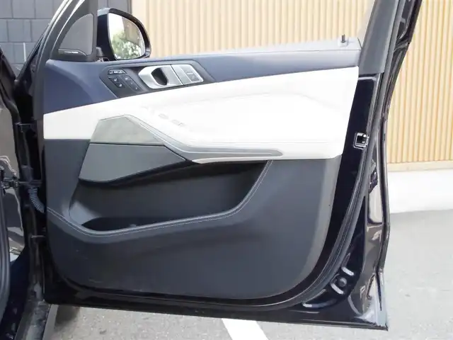 ＢＭＷ Ｘ７ xDrive35d Mスポーツ 埼玉県 2020(令2)年 4.2万km 黒 1オーナー/ホワイト/ブラックレザーシート/アダプティブクルーズコントロール/インテリジェントセーフティ/スカイラウンジ・パノラマガラスサンルーフ/ヘッドアップディスプレイ/harman/kardon/CarPlay/パークディスタンスコントロール/コンフォートアクセス/ブラインドスポットモニター/全周囲カメラ/純正ナビ/リアドラレコ/ETC/フルセグTV/置くだけ充電/シートポジションメモリー機能/シートヒーター/ベンチレーション/後席モニター