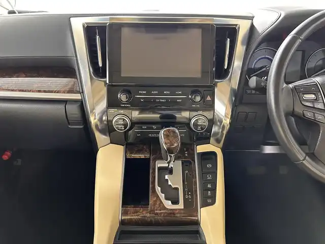 トヨタ アルファードハイブリット X 佐賀県 2022(令4)年 3.9万km ホワイトパールクリスタルシャイン 純正ナビ　/フリップダウンモニター　/ツインサンルーフ　/両側パワースライドドア　/衝突被害軽減装置　/クルーズコントロール　/ブラインドスポットモニター/レーンキープアシスト　/オットマン　/オートマチックハイビーム　/フルセグテレビ　/ＥＴＣ2.0