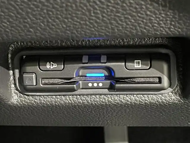ホンダ ＷＲ－Ｖ Z+ 愛知県 2024(令6)年 1.1万km 赤 純正８インチナビ/衝突軽減ブレーキ/レーダークルーズコントロール/レーンキープアシスト/クリアランスソナー/先行車発進告知/バックカメラ/パドルシフト/ハーフレザー/ビルトインＥＴＣ/USB入力端子/アクセサリーソケット/LEDヘッドライト/ISOFIX/純正フロアマット/純正１７インチアルミホイール
