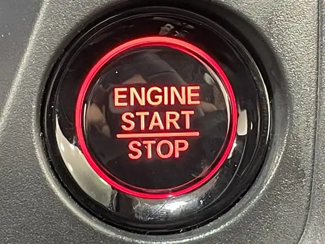 ホンダ ＷＲ－Ｖ Z+ 愛知県 2024(令6)年 1.1万km 赤 純正８インチナビ/衝突軽減ブレーキ/レーダークルーズコントロール/レーンキープアシスト/クリアランスソナー/先行車発進告知/バックカメラ/パドルシフト/ハーフレザー/ビルトインＥＴＣ/USB入力端子/アクセサリーソケット/LEDヘッドライト/ISOFIX/純正フロアマット/純正１７インチアルミホイール