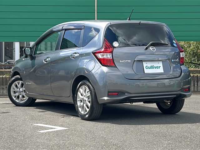 日産 ノート e－パワー X Vセレクション 茨城県 2020(令2)年 7.3万km ダークメタルグレー 7インチ純正SDナビ(Bluetooth/アラウンドビューモニター/フルセグTV)/横滑り防止装置/衝突被害軽減システム/レーンキープアシスト/LEDオートライト/15インチ純正アルミホイール/オートエアコン/USB入力端子/ドライブレコーダー/純正フロアマット/スマートキー/ETC