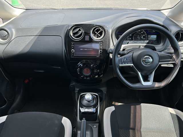 日産 ノート e－パワー X Vセレクション 茨城県 2020(令2)年 7.3万km ダークメタルグレー 7インチ純正SDナビ(Bluetooth/アラウンドビューモニター/フルセグTV)/横滑り防止装置/衝突被害軽減システム/レーンキープアシスト/LEDオートライト/15インチ純正アルミホイール/オートエアコン/USB入力端子/ドライブレコーダー/純正フロアマット/スマートキー/ETC