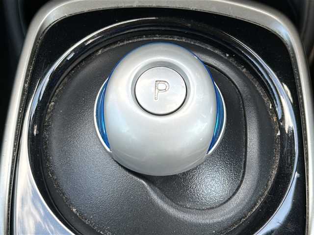 日産 ノート e－パワー X Vセレクション 茨城県 2020(令2)年 7.3万km ダークメタルグレー 7インチ純正SDナビ(Bluetooth/アラウンドビューモニター/フルセグTV)/横滑り防止装置/衝突被害軽減システム/レーンキープアシスト/LEDオートライト/15インチ純正アルミホイール/オートエアコン/USB入力端子/ドライブレコーダー/純正フロアマット/スマートキー/ETC