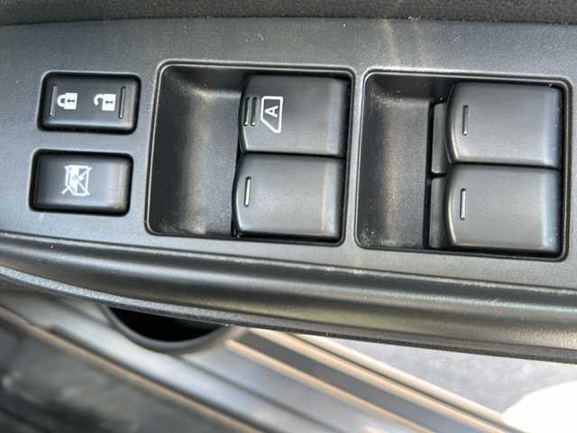 日産 ノート e－パワー X Vセレクション 茨城県 2020(令2)年 7.3万km ダークメタルグレー 7インチ純正SDナビ(Bluetooth/アラウンドビューモニター/フルセグTV)/横滑り防止装置/衝突被害軽減システム/レーンキープアシスト/LEDオートライト/15インチ純正アルミホイール/オートエアコン/USB入力端子/ドライブレコーダー/純正フロアマット/スマートキー/ETC