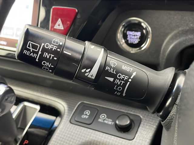ホンダ ステップワゴン スパーダ ホンダセンシング 埼玉県 2019(令1)年 6.3万km パール 純正ナビ（CD・DVD・AM・FM・フルセグ・Bluetooth・USB）/バックカメラ/前方ドライブレコーダー/ビルトインETC/両側パワースライドドア/アダプティブクルーズコントロール/プリクラッシュセーフティ/レーンディパーチャーアラート/先行車発進お知らせ機能/横滑り防止装置/標識認識機能/レーンキープアシスト/盗難防止装置/オートライト/パドルシフト/ステアリングリモコン/アイドリングストップ/純正フロアマット/ウィンカーミラー/フロントフォグランプ/ロールサンシェード/プッシュスタート