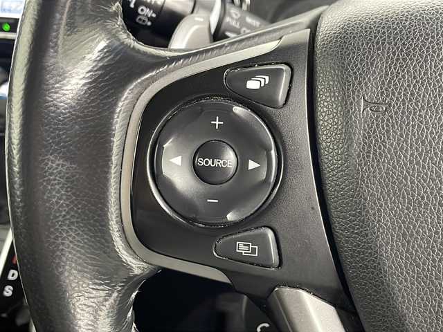 ホンダ ステップワゴン スパーダ ホンダセンシング 埼玉県 2019(令1)年 6.3万km パール 純正ナビ（CD・DVD・AM・FM・フルセグ・Bluetooth・USB）/バックカメラ/前方ドライブレコーダー/ビルトインETC/両側パワースライドドア/アダプティブクルーズコントロール/プリクラッシュセーフティ/レーンディパーチャーアラート/先行車発進お知らせ機能/横滑り防止装置/標識認識機能/レーンキープアシスト/盗難防止装置/オートライト/パドルシフト/ステアリングリモコン/アイドリングストップ/純正フロアマット/ウィンカーミラー/フロントフォグランプ/ロールサンシェード/プッシュスタート