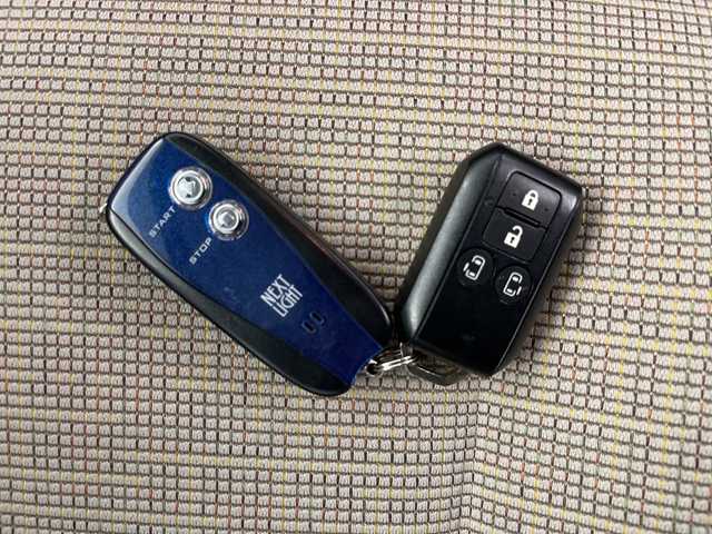 スズキ スペーシア HYBRID X 道央・札幌 2018(平30)年 6万km オフブルーメタリック/ホワイト2トーン ・4WD/・デュアルカメラブレーキサポート/・衝突被害軽減ブレーキ/・社外ナビ（CN-05WD）/・BT/CD/DVD/SD/フルセグTV/・両側パワースライドドア/・前席シートヒーター/・社外エンジンスターター/・車線逸脱防止機能/・ルーフレール/・社外ドライブレコーダー前方/・プッシュスタート/・スマートキー×2/・ETC