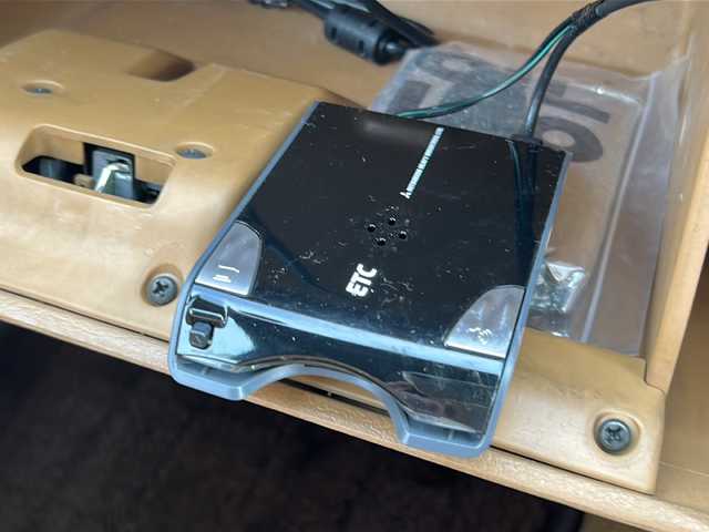 ユーノス ロードスター Vスペシャル 岐阜県 1990(平2)年 6.4万km Ｄグリーン ワンオーナー/社外ナビ/FM/AM/Bluetooth/AUX/DiscAudio/USBAudio/iPodAudio/レザーシート/ウッドステアリング/ETC/純正マット/スペアタイヤ純正４本